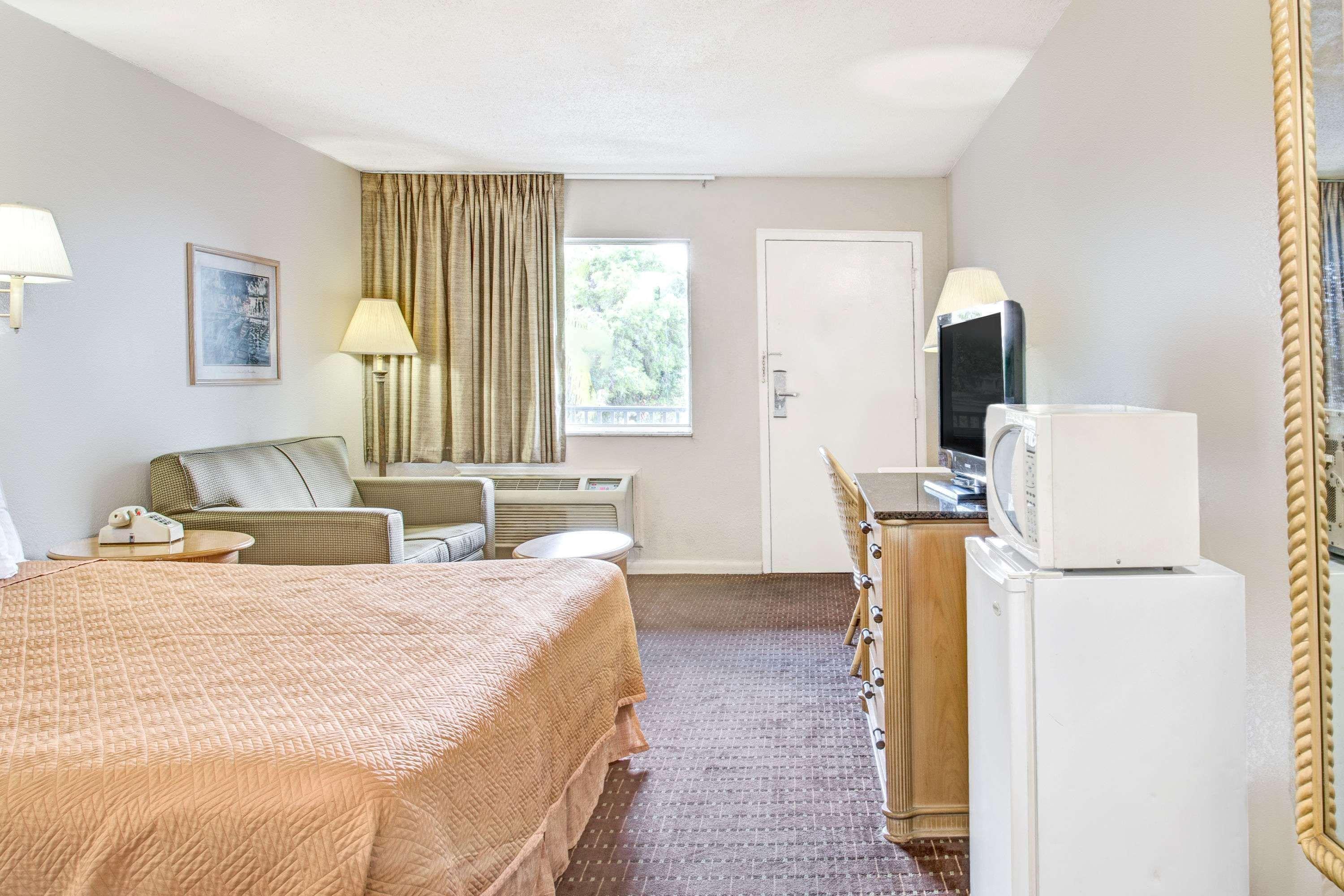 Super 8 By Wyndham Kissimmee Motel Eksteriør billede