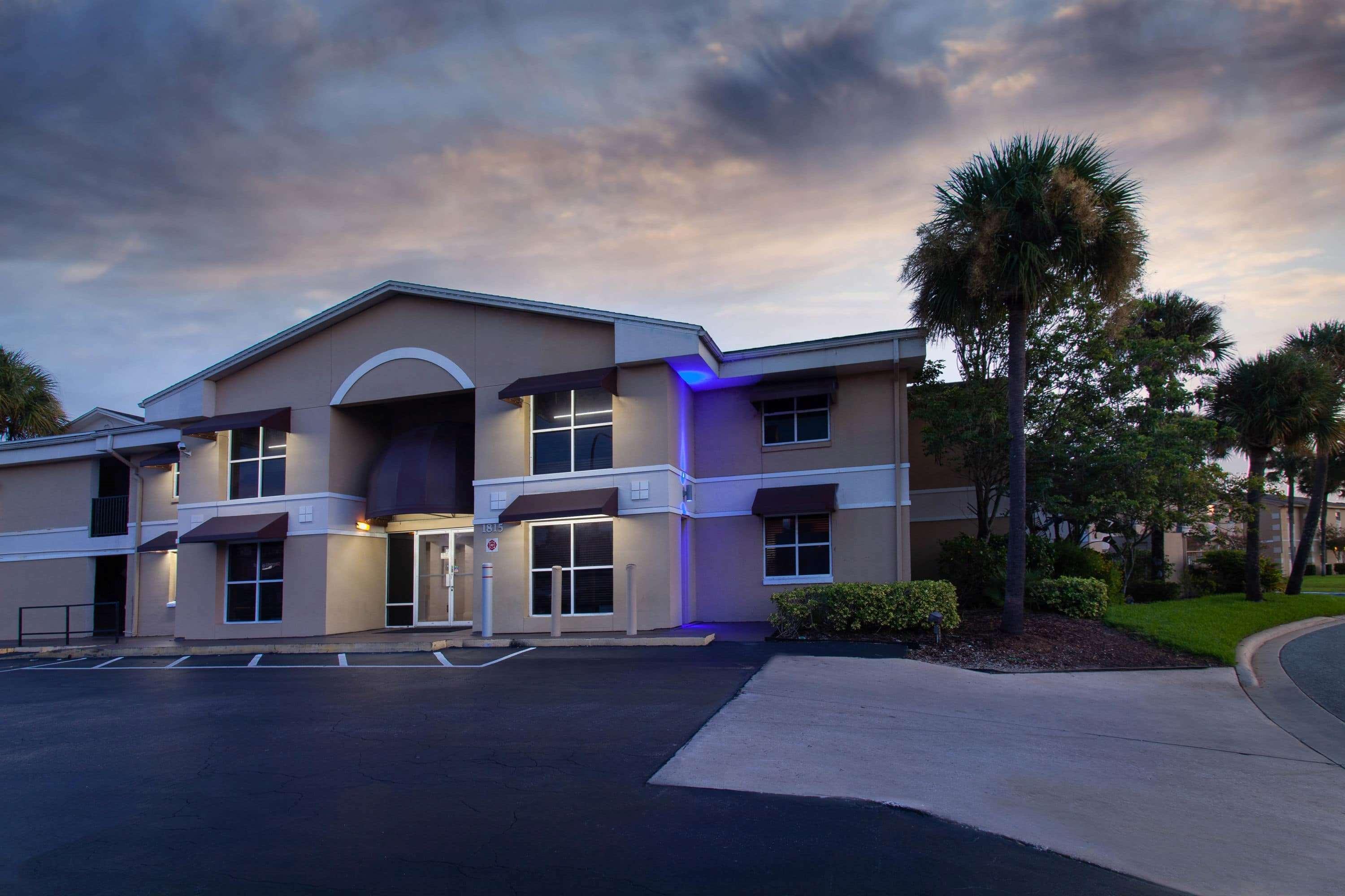 Super 8 By Wyndham Kissimmee Motel Eksteriør billede