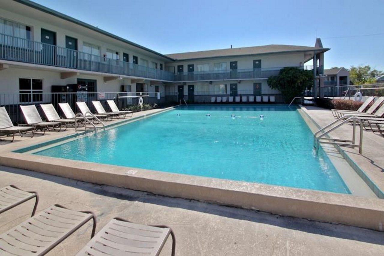 Super 8 By Wyndham Kissimmee Motel Eksteriør billede