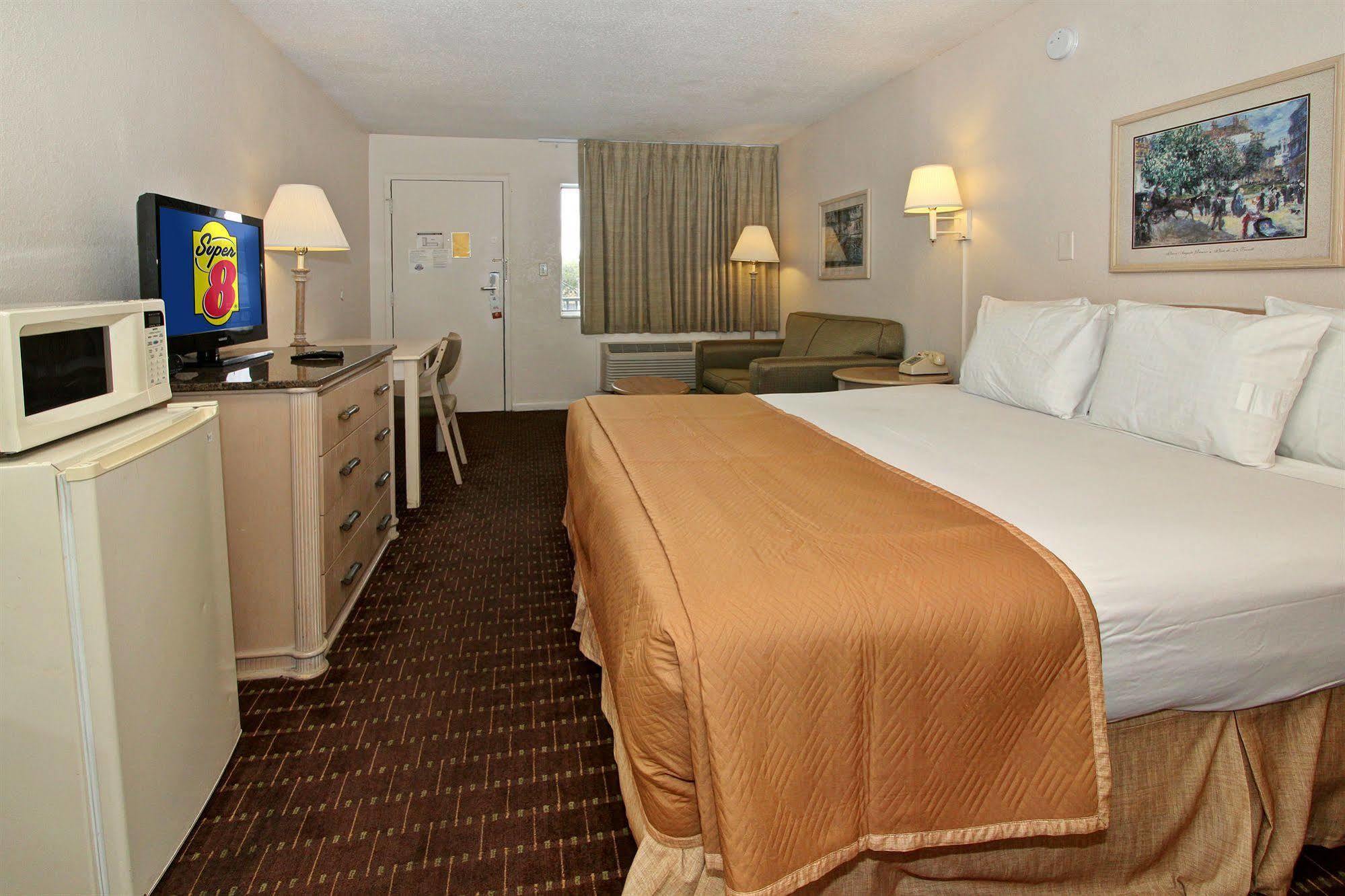 Super 8 By Wyndham Kissimmee Motel Eksteriør billede